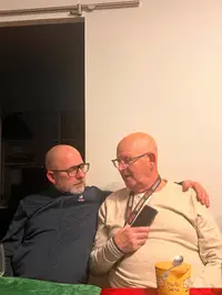 👬