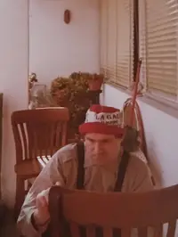 Gérard en train de bricoler.